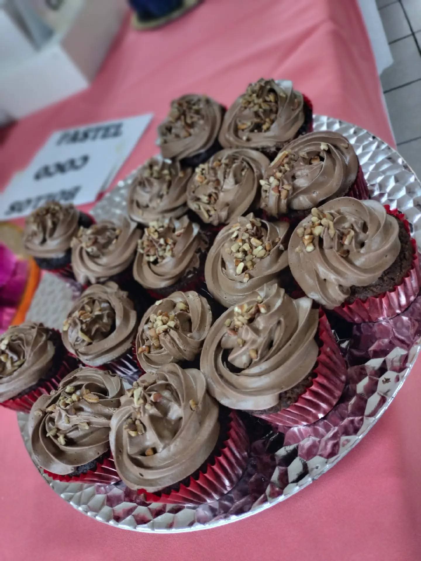 Postres individuales con crema de chocolate