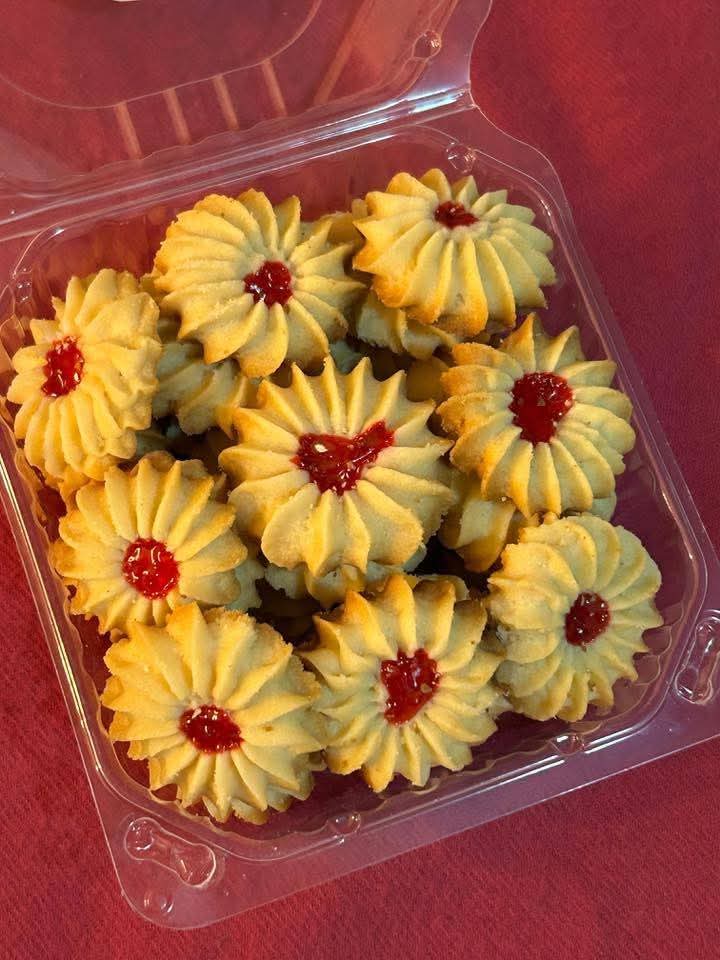 Galletas decoradas con un centro de fruta